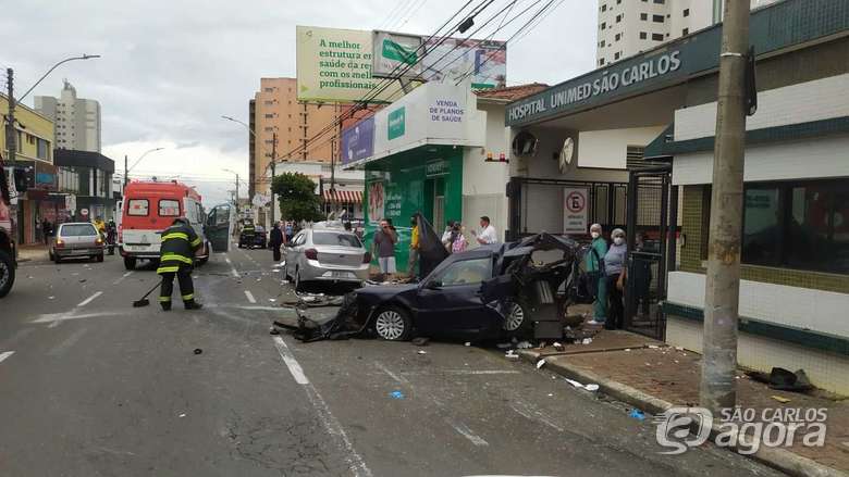 Foto 3 de 6 — Acidente envolvendo vários veículos deixa ao menos dois feridos na região